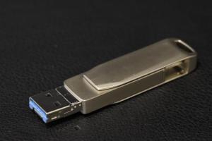 OTG メタル製USBメモリ（ 3in1 16GB）【2233-s1105】