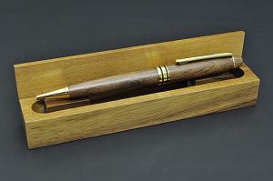 木箱入り木製ボールペン ￥1,210(税込)