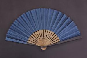5819-20高級布貼扇子　親骨黒染唐木　藍菱（藍）、斜格子（黒） ￥2,156(税込)